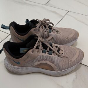 Nike Taupe and Teal Running Shoes 7.5
